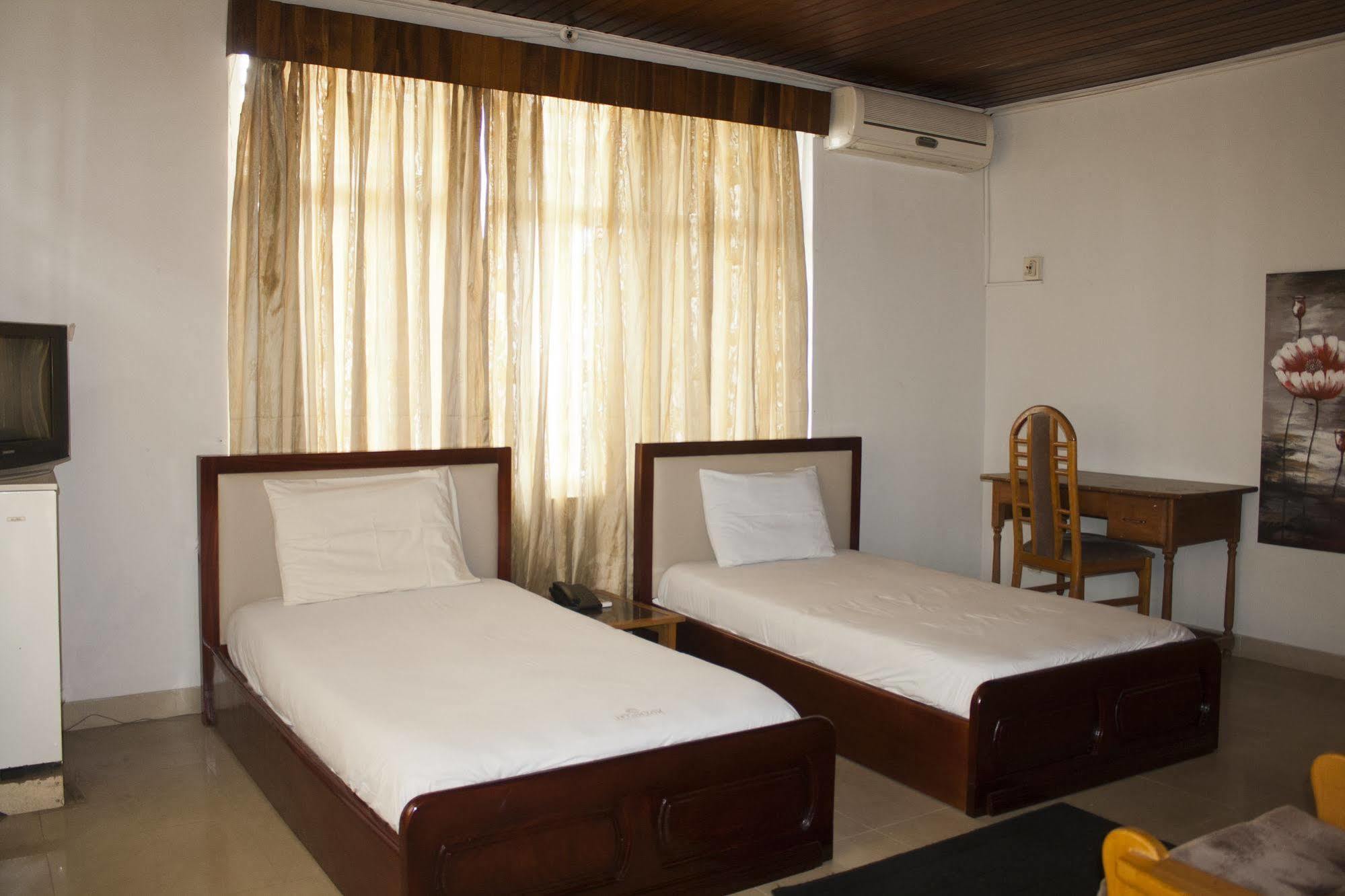 East Legon Guest Lodge Madina 外观 照片