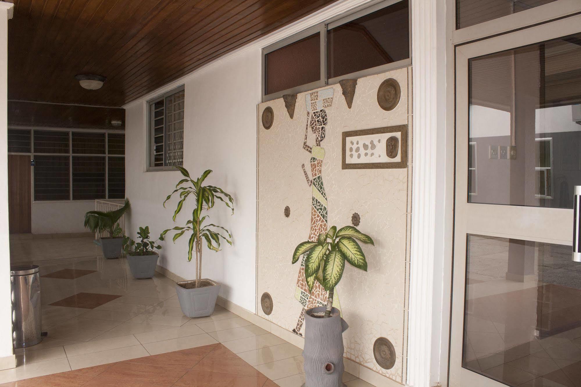 East Legon Guest Lodge Madina 外观 照片